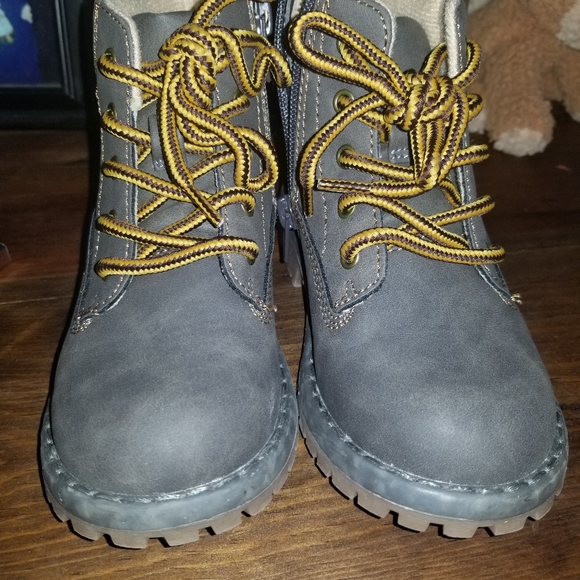 Toddler In Euc Highland Creek Boots 